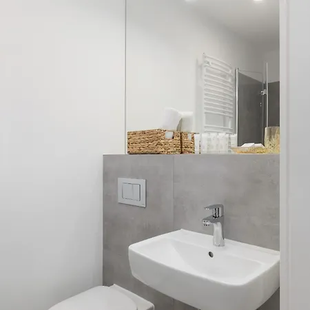 Saska Blu Studio Z Balkonem Podgorze By Renters * Kraków